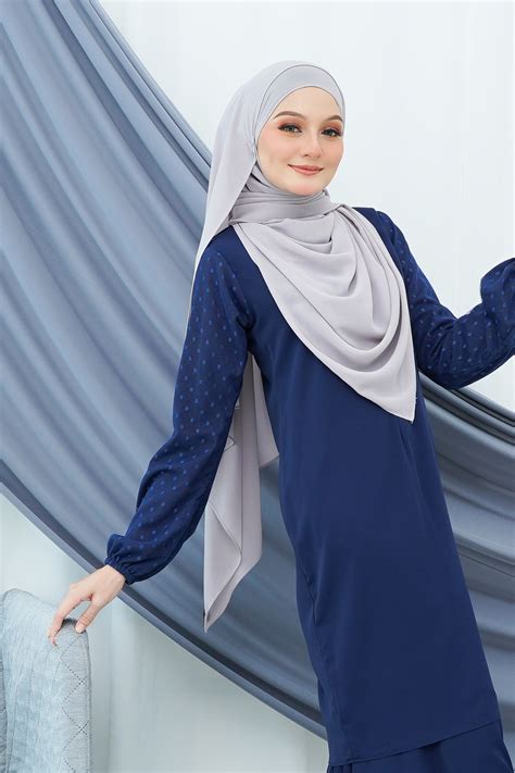 baju navy tudung.